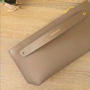 NEW Senreve smooth leather bracelet pouch LATTE